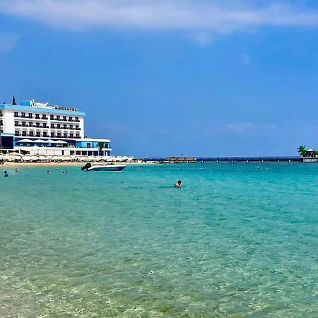 Apartament Luxurious 2-bedroom With Panoramic Sea Views In Famagusta