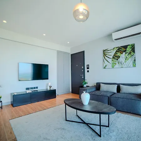 Luxurious 2-bedroom With Panoramic Sea Views In Famagusta *