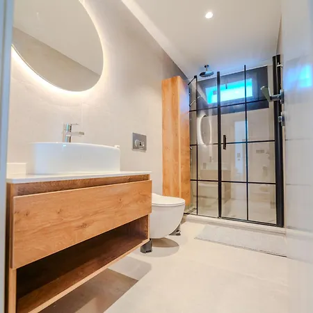 Luxurious 2-bedroom With Panoramic Sea Views In Famagusta *